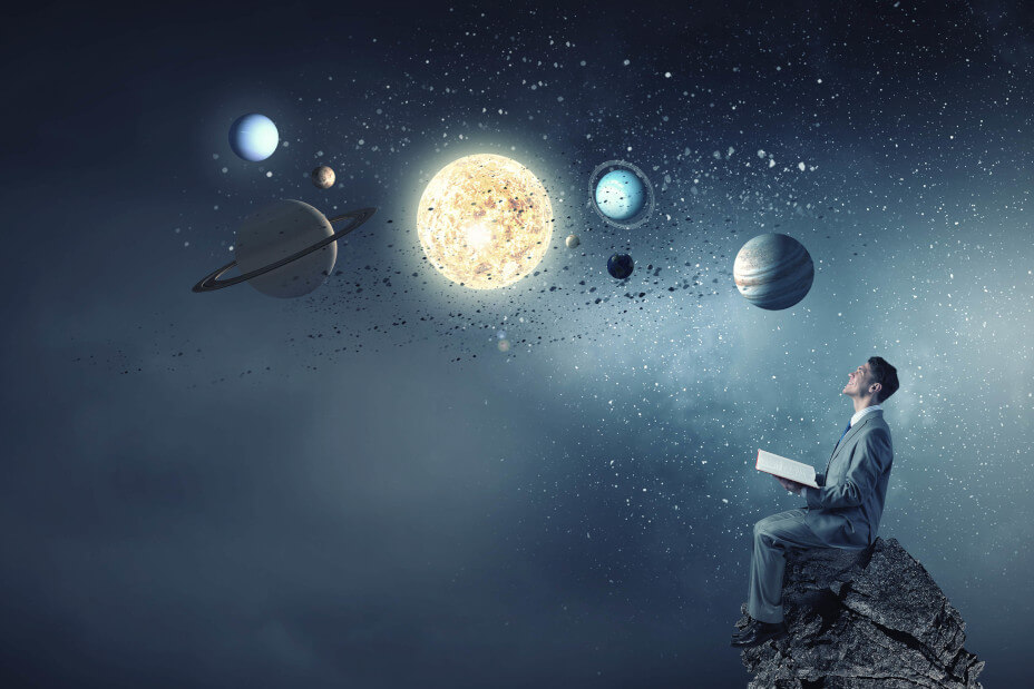 宇宙を想像する男性